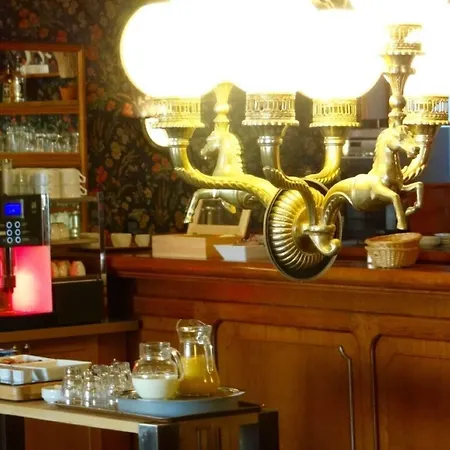 Du Cheval Rouge 3* Versailles