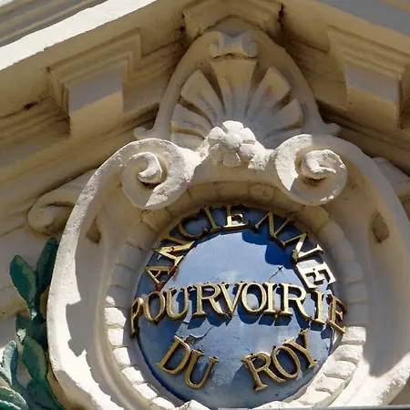 Du Cheval Rouge 3* Versailles