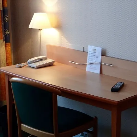 Du Cheval Rouge 3* Versailles