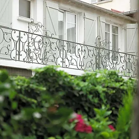 Du Cheval Rouge Hotell 3*