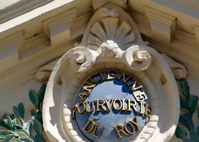 Du Cheval Rouge 3* Versailles